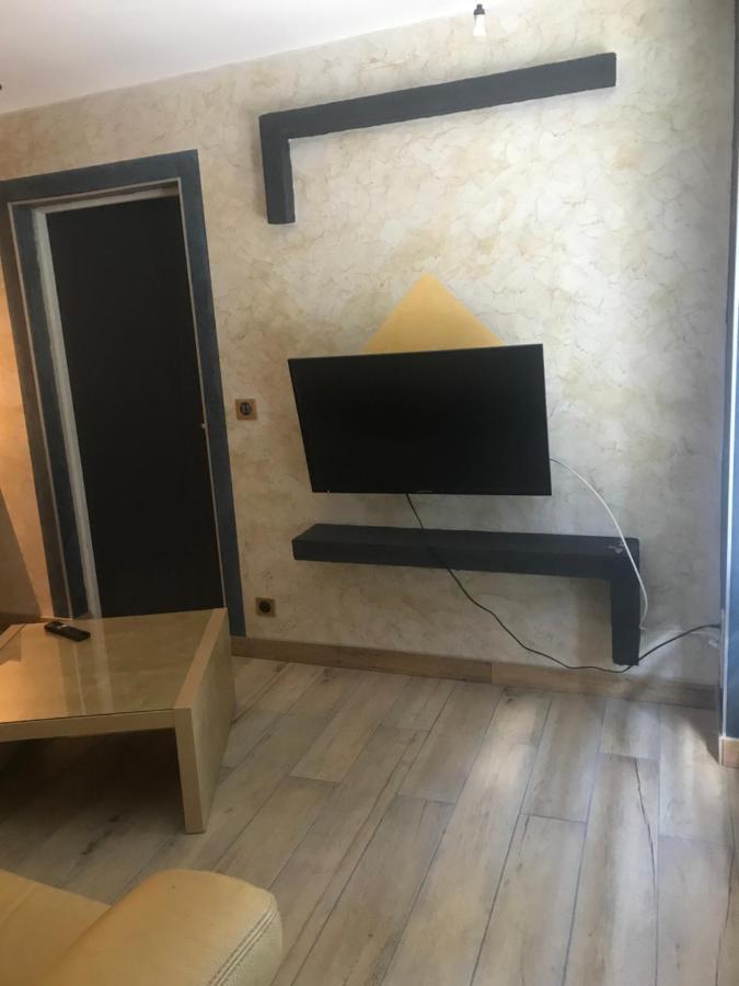 F3 Bord De Loire Complet Apartment Decize Bagian luar foto